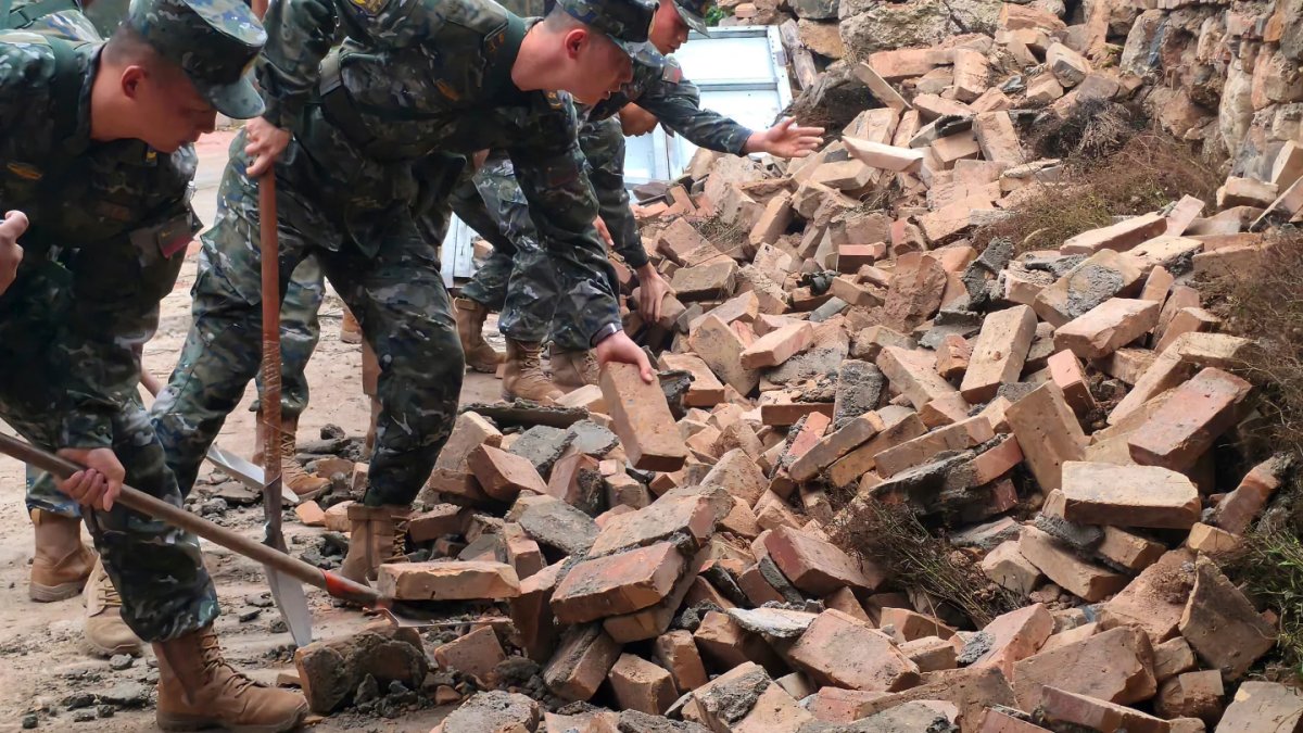 cinde 56 buyuklugunde deprem meydana geldi 7800 kisi tahliye edildi 11 kisi yarali TMdd5xOw