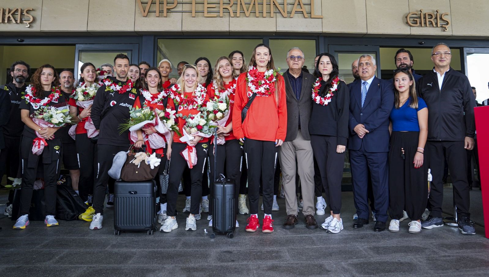 dunya ikincisi filenin sultanlari yurda dondu cPvVl9Du