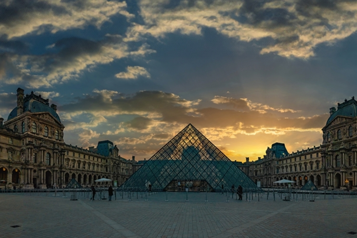 fransada soygunun yasandigi louvre muzesinin muduru istifasini sundu dtWTZLim.jpg