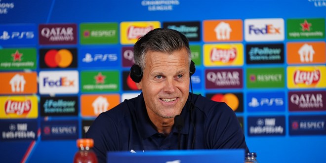 galatasaray taraftari knutseni etkiledi tikaclar ise yaramadi bas agrisi cekiyorum KRwUJih4.jpg