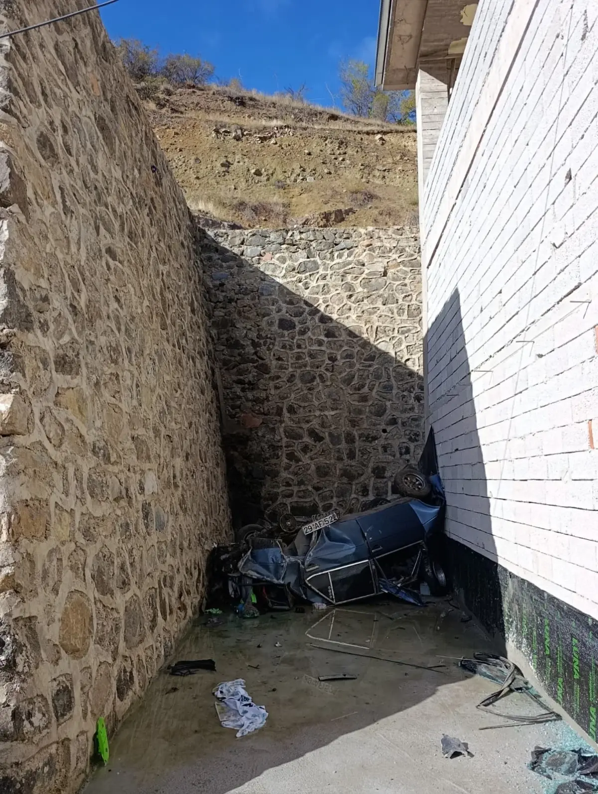 gumushanede otomobil otoparka dustu surucu yaralandi 8zs32KKM.jpg