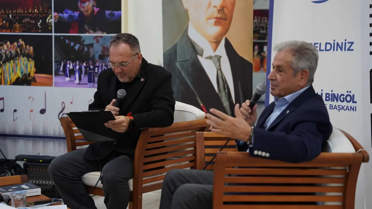 cumhuriyetin 102 yili kutlamalari kapsaminda ataturkun yani basinda soylesisi duzenlendi mz6UReZU.jpg