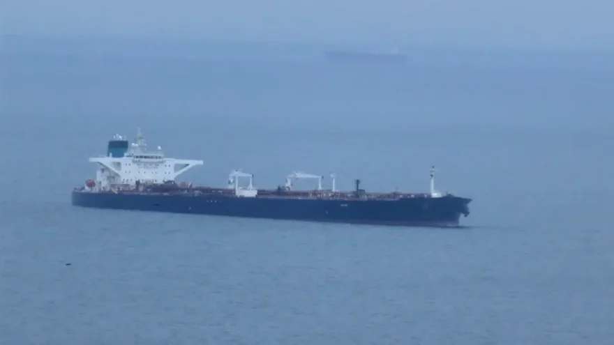 Petrol Tankeri Saldırıda Hasar Gördü