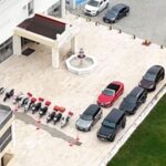 tutuklu-baskan-yalimin-sevgilisine-altigi-milyonluk-otomobil-ve-diger-araclar-kayyim-atanan-otelde-goruntulendi-5nv6Nh5d