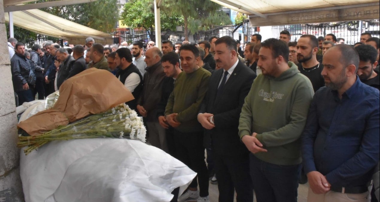 Burun Estetiği Ameliyatı Sonrası Hayatını Kaybeden Hatice, Gelinlikle Uğurlandı