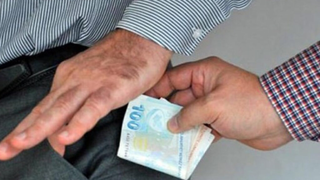 Halkevleri Genel Yönetim Kurulu Üyesi Orhan Sarıbal Üyelikten İhraç Edildi